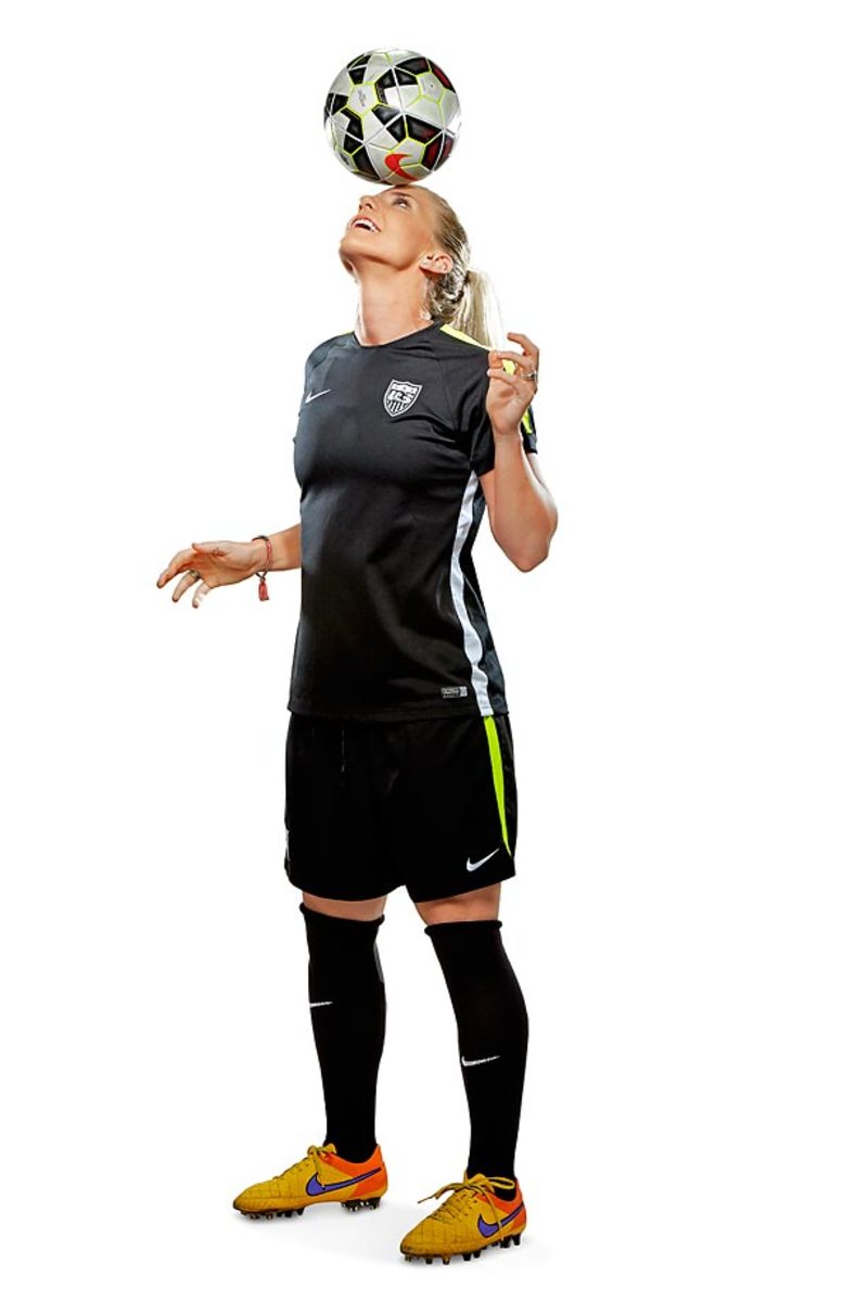 julie-johnston-X159570_TK3_1379-raw_mask.jpg